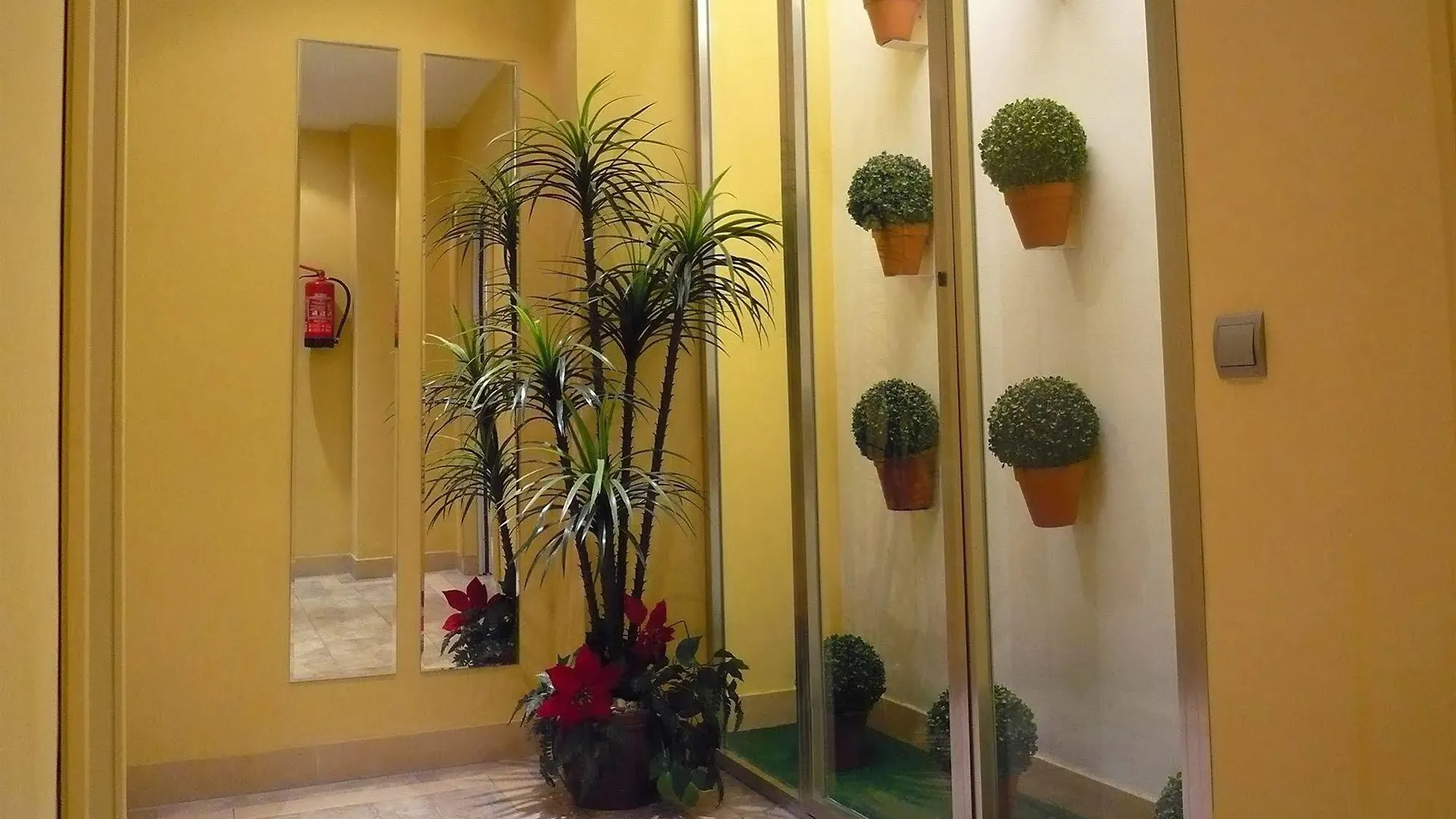 Apartamentos Suites Oficentro Málaga 0*,